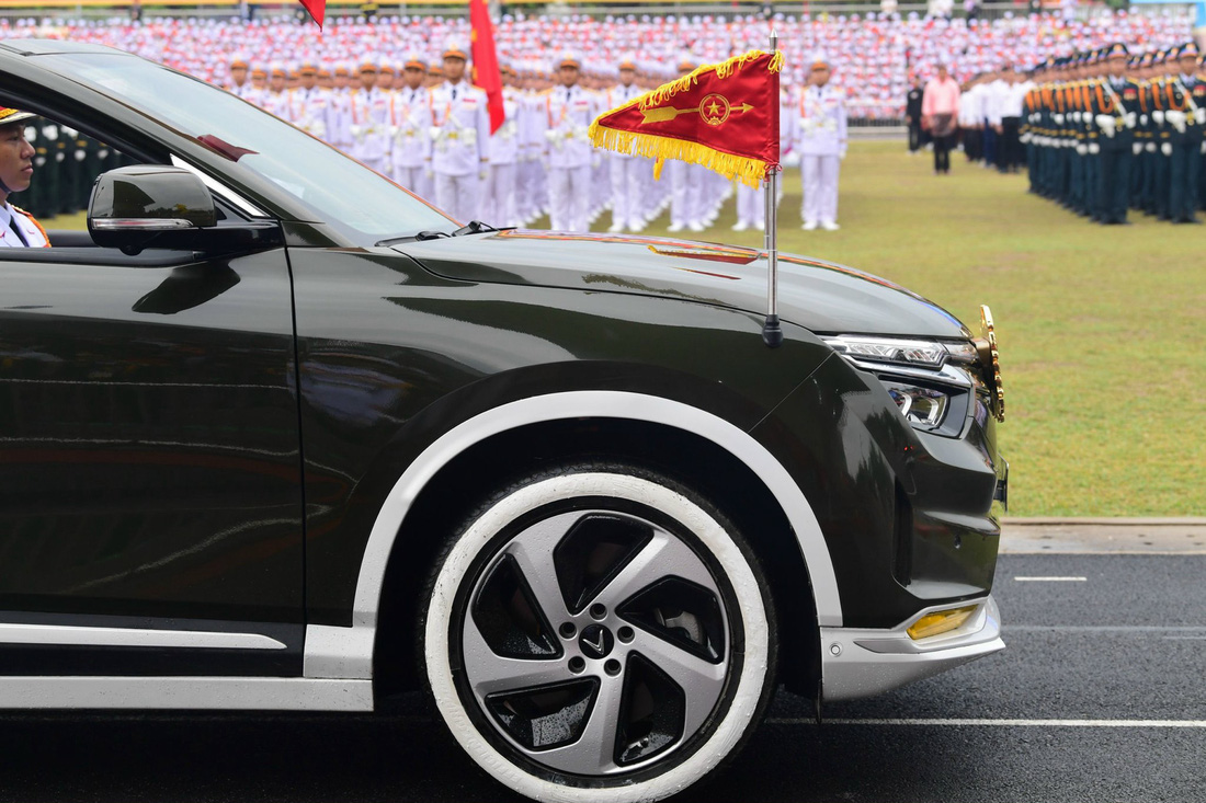 Ấn tượng ô tô điện mui trần tại lễ diễu binh, diễu hành 70 năm Chiến thắng Điện Biên Phủ- Ảnh 6.