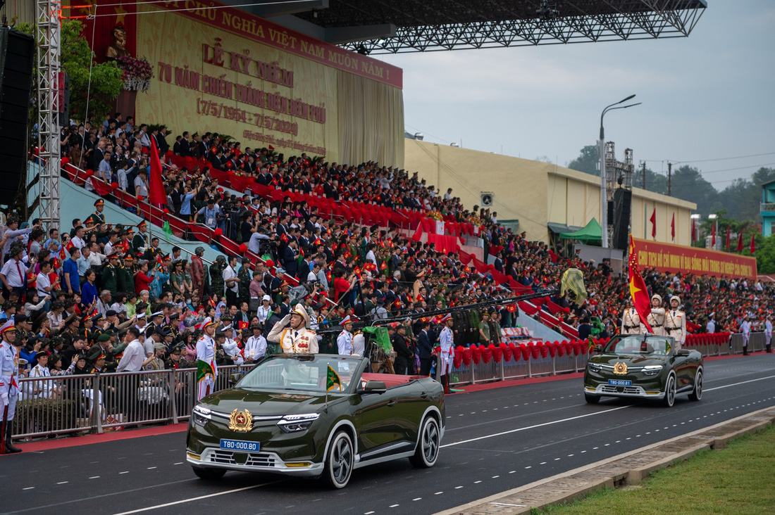 Ấn tượng ôtô điện mui trần tại lễ diễu binh, diễu hành 70 năm chiến thắng Điện Biên Phủ- Ảnh 9.