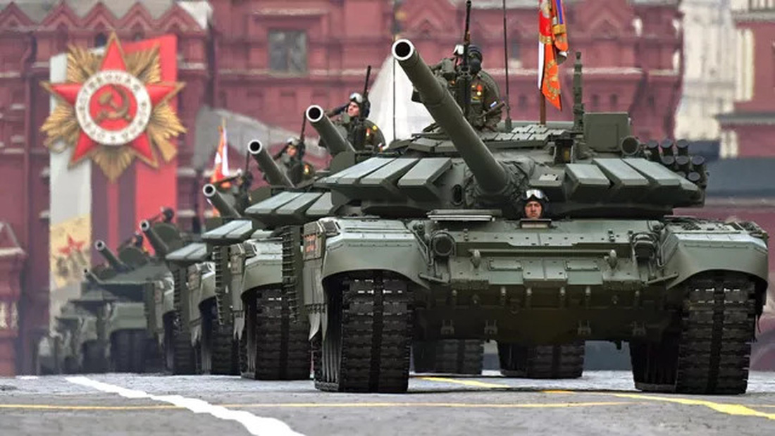 Xe tăng T-72B3M tiến vào quảng trường Đỏ, trung tâm thủ đô Matxcơva sáng 9-5 - Ảnh: RIA NOVOSTI