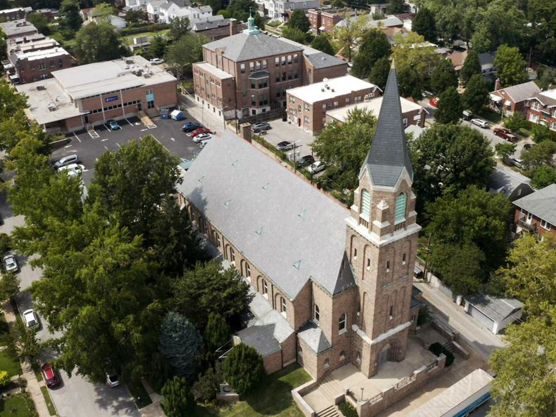 Ngôi nhà vốn là nhà thờ Công giáo 100 năm tuổi ở St. Louis - Ảnh: HGTV