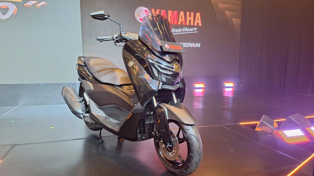 Yamaha NMax Turbo vẫn sở hữu dáng vẻ hầm hố đặc trưng của phong cách maxi, phù hợp với khách nam ưa thích những mẫu xe mạnh mẽ, cá tính - Ảnh: FAJAR