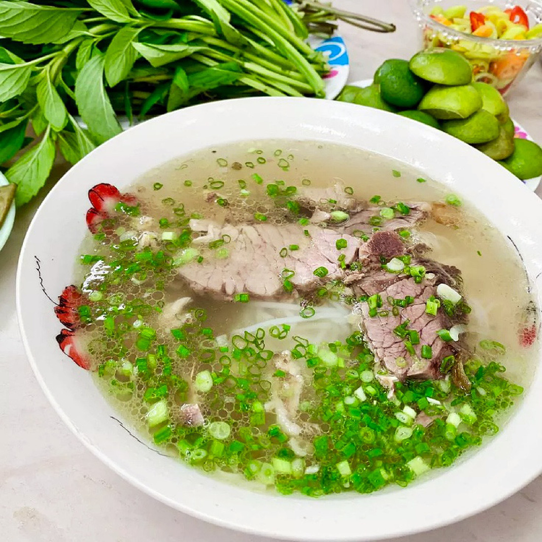 Phở - món ăn phải thử khi tới Sài Gòn - Ảnh: MICHELIN