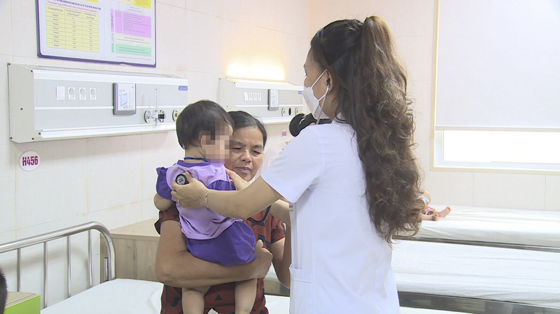 Bệnh nhi mắc viêm màng não được điều trị tại Bệnh viện Sản Nhi tỉnh Phú Thọ - Ảnh: Bệnh viện cung cấp