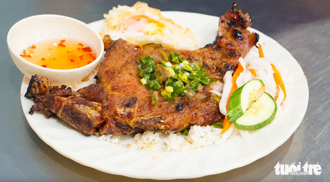 Cơm tấm - món ăn đặc trưng của Sài Gòn - Ảnh: TRẦN MẶC