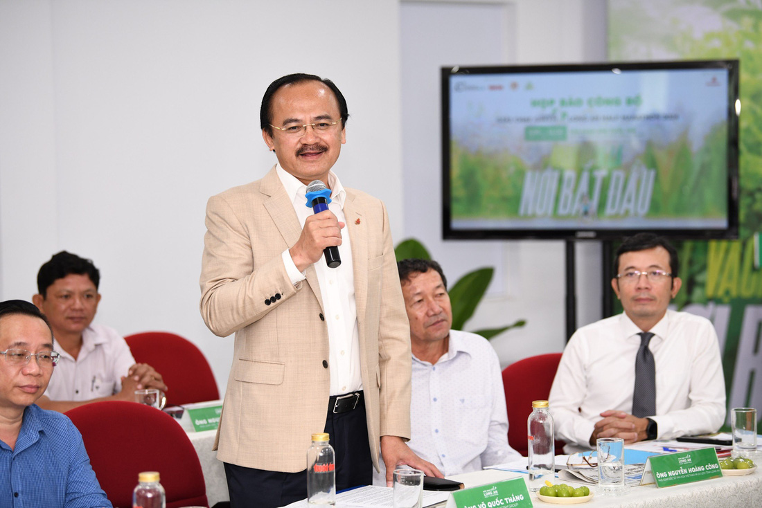 Ông Võ Quốc Thắng, chủ tịch hội đồng quản trị kiêm tổng giám đốc Công ty cổ phần Đồng Tâm, phát biểu tại buổi họp báo - Ảnh: QUANG ĐỊNH