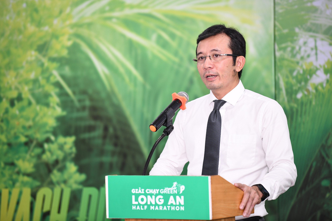 Ông Trần Xuân Toàn, phó tổng biên tập báo Tuổi Trẻ, phát biểu tại buổi họp báo - Ảnh: QUANG ĐỊNH