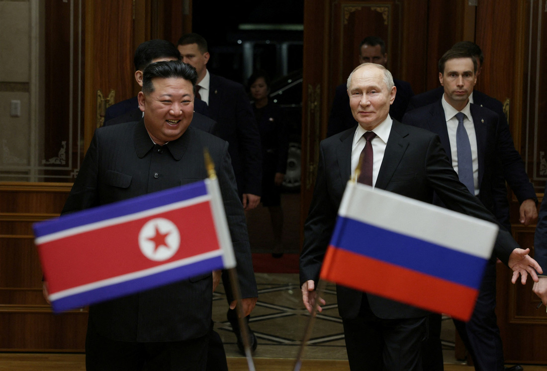 Giới quan sát cho rằng chuyến thăm lần này của ông Putin sẽ củng cố quan hệ hợp tác Nga - Triều Tiên, và nhiều khả năng sẽ có một số văn bản được ký kết liên quan tới kinh tế, công nghệ và quân sự - Ảnh: REUTERS