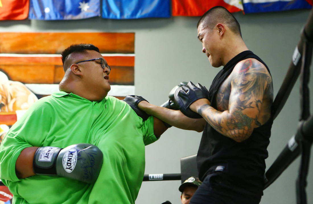 Trương Đình Hoàng trở thành “điểm chạm” trong quá trình giảm cân của Trọng Nhân trên võ đài boxing - Ảnh: QUANG THỊNH