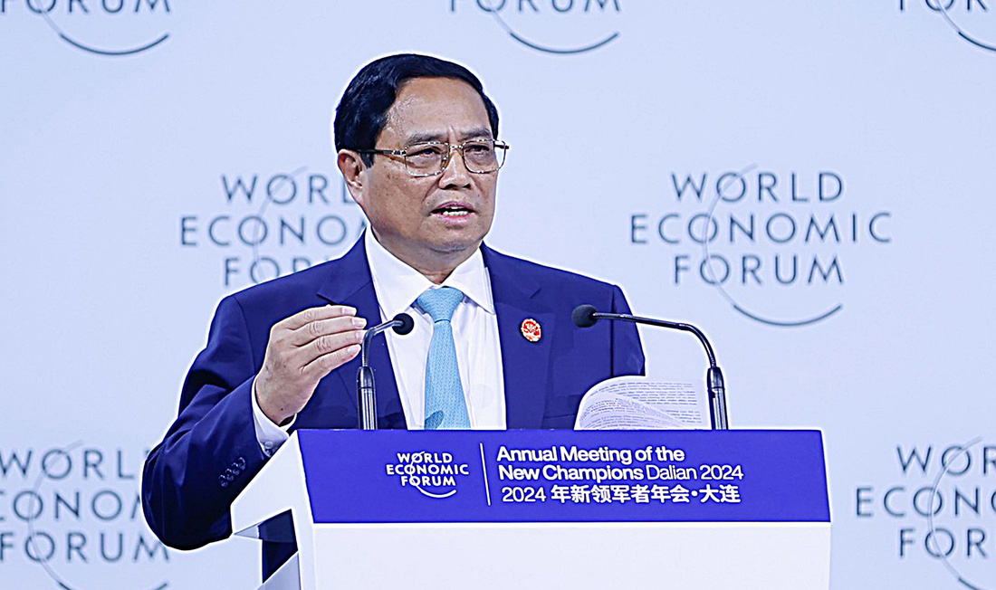 Thủ tướng Phạm Minh Chính phát biểu tại Diễn đàn Kinh tế thế giới WEF ở Đại Liên (Trung Quốc) ngày 25-6 - Ảnh: ĐOÀN BẮC