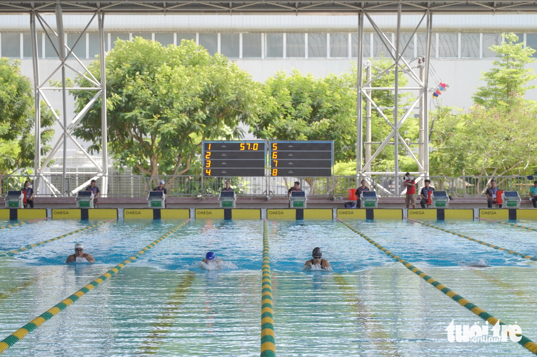 Các vận động viên Việt Nam tạm dẫn đầu sau khi đoạt 5 huy chương vàng ở các nội dung bơi