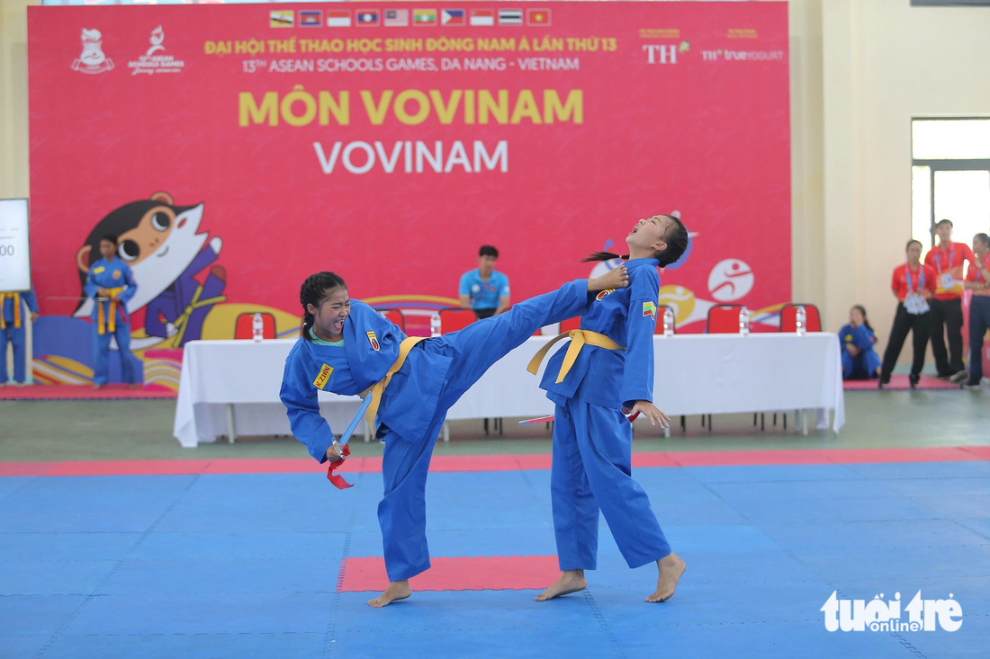 Đội Việt Nam tiếp tục giành được huy chương vàng trong nội dung đối kháng nữ