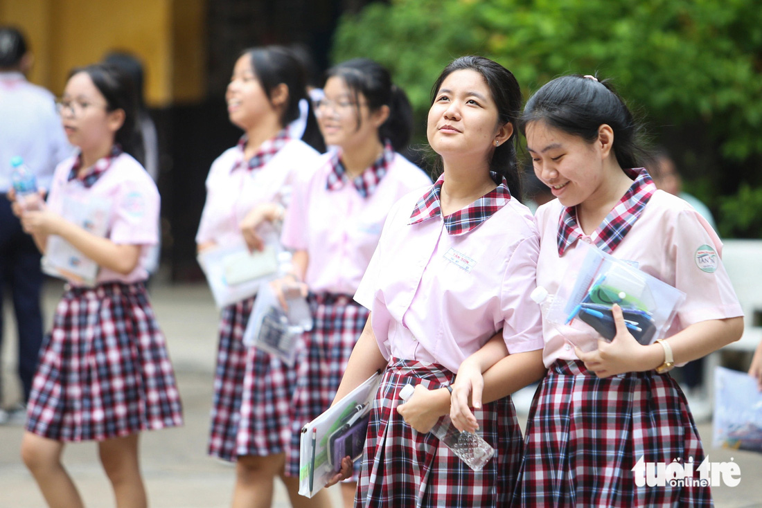 Vậy là chúng ta tạm biệt mái trường THCS, một chặng đường mới sẽ mở ra. Một chút bồi hồi, một chút hối tiếc bạn nhỉ!