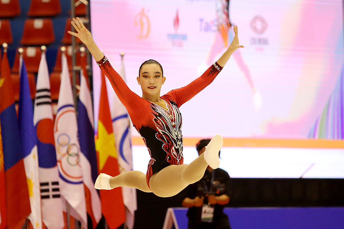 Vận động viên Thái Lan Serena Ruffolo trong phần thi đơn nữ Giải vô địch thể dục aerobic châu Á 2024 - Ảnh: HOÀNG TÙNG