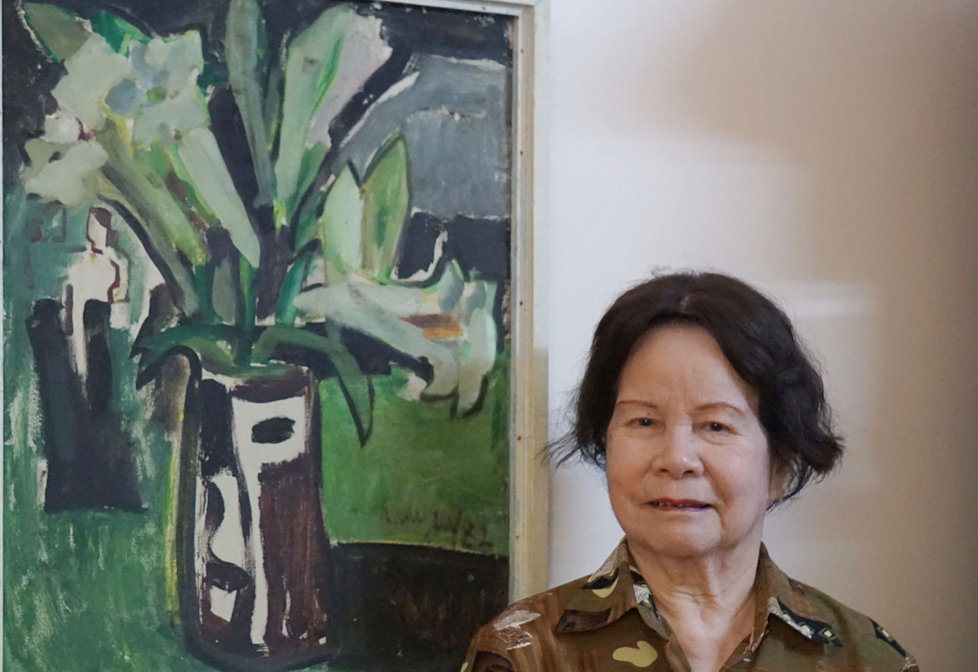 Nhà phê bình mỹ thuật Nguyễn Hải Yến tại nhà riêng tháng 6-2024 - Ảnh: T.ĐIỂU