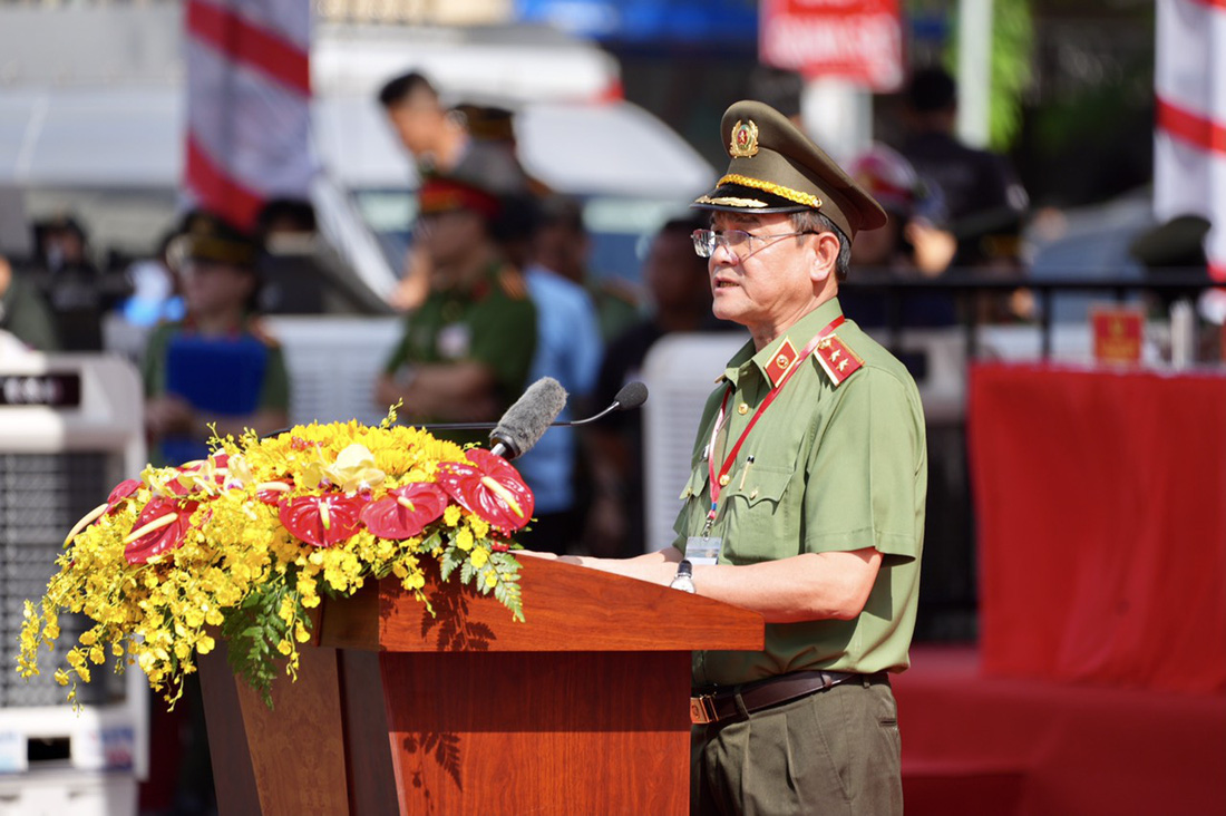Trung tướng Lê Hồng Nam, giám đốc Công an TP.HCM, phát biểu tại lễ ra mắt - Ảnh: HỮU HẠNH