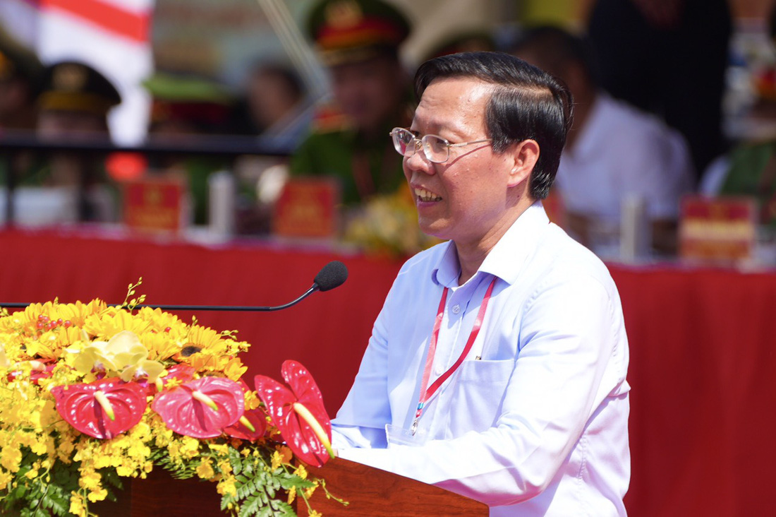 Chủ tịch UBND TP.HCM Phan Văn Mãi phát biểu tại lễ ra mắt - Ảnh: HỮU HẠNH