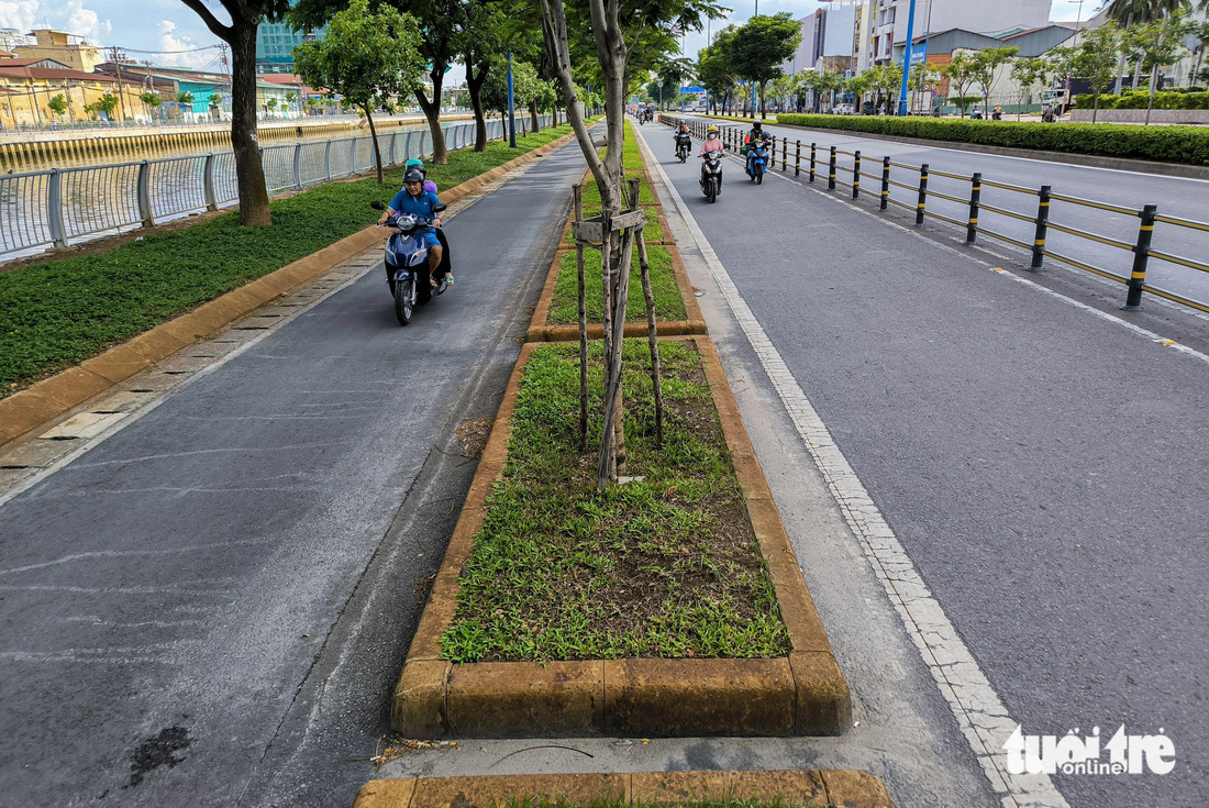 Thời gian qua, một số vụ va chạm giao thông đã xảy ra trên tuyến đường này do quẹt phải con lươn đường - Ảnh: CHÂU TUẤN