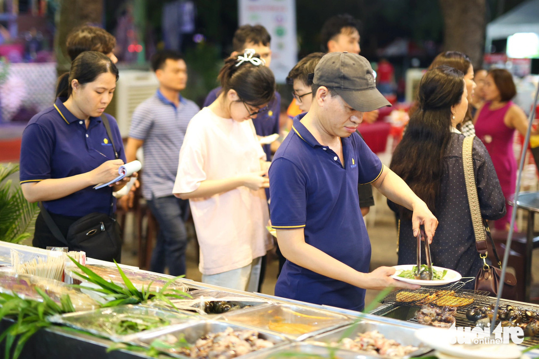 Ông Hoàng Văn Bá, tổng giám đốc Công ty Văn hóa Đầm Sen, cho biết Liên hoan ẩm thực Hương sắc phương Nam lần 2 năm 2024 diễn ra trong 4 ngày, từ ngày 11 đến 14-7