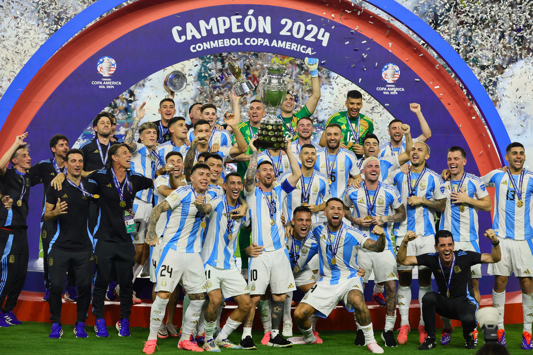 Tuyển Argentina với chức vô địch Copa America thứ 16 trong lịch sử - Ảnh: REUTERS