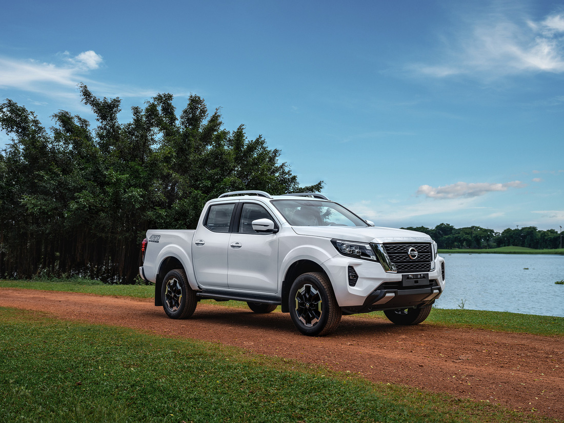 Nissan Navara 2024 ra mắt Việt Nam, bổ sung phiên bản, giá từ 685 triệu đồng- Ảnh 2.