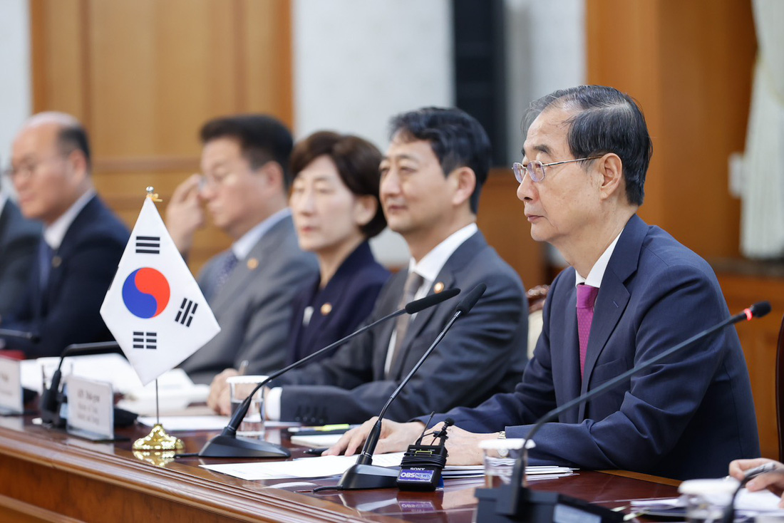 Thủ tướng Hàn Quốc Han Duck Soo tại hội đàm - Ảnh: NHẬT BẮC