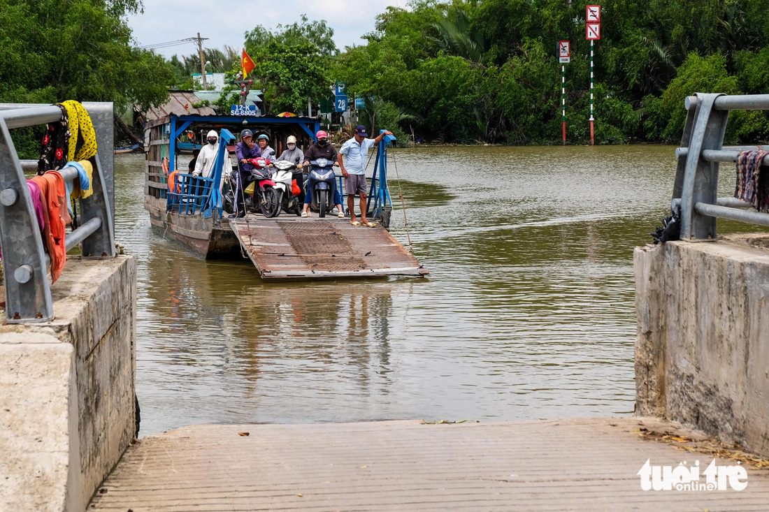 Cầu nối huyện Bình Chánh với Nhà Bè sắp thông xe, người dân hết cảnh 'qua sông phải lụy đò'- Ảnh 7.