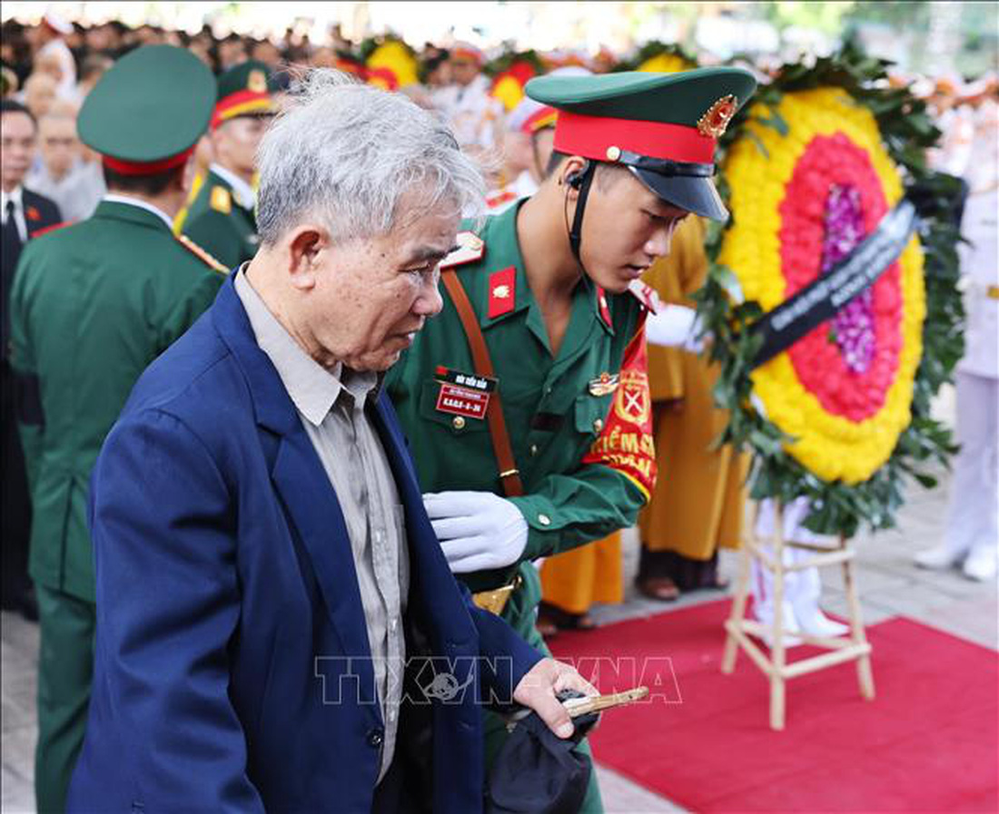 Lực lượng quân đội làm nhiệm vụ tại Nhà tang lễ Quốc gia, số 5 Trần Thánh Tông, Hà Nội, sáng 26-7