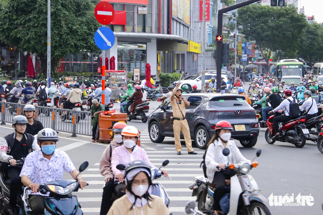 Tại quận Gò Vấp, giao lộ Nguyễn Oanh - Phan Văn Trị được đề xuất xây dựng cầu vượt hai chiều theo hướng Nguyễn Oanh. Cầu có chiều dài 500m, rộng 2-4 làn xe - Ảnh: TIẾN QUỐC