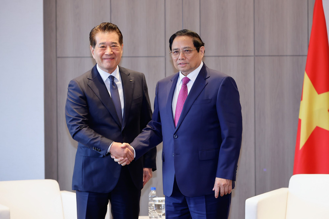 Thủ tướng tiếp ông Chang In Hwa, chủ tịch Posco - Ảnh: NHẬT BẮC