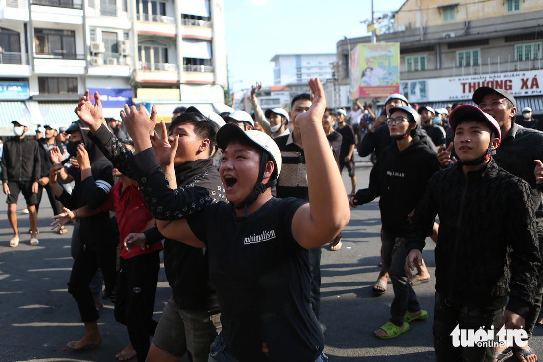 Hàng trăm thanh niên thất vọng ra về vì không giật được tiền ngày cúng cô hồn- Ảnh 7.