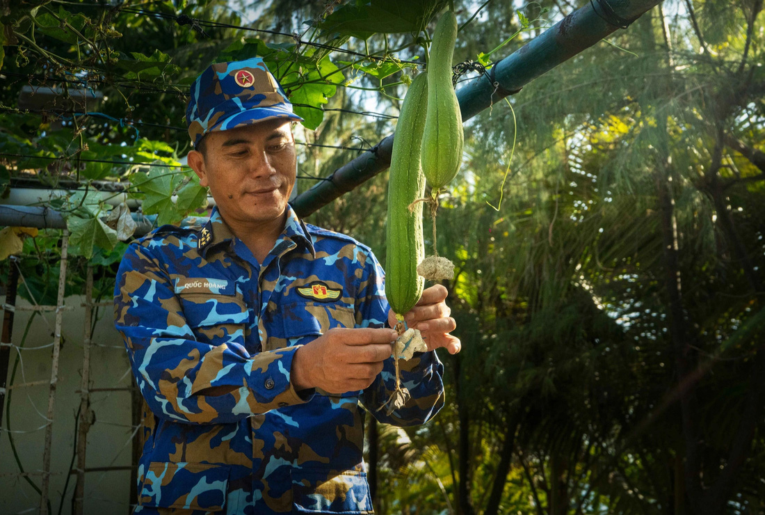 Cuộc sống quân và dân Trường Sa qua ảnh- Ảnh 12.