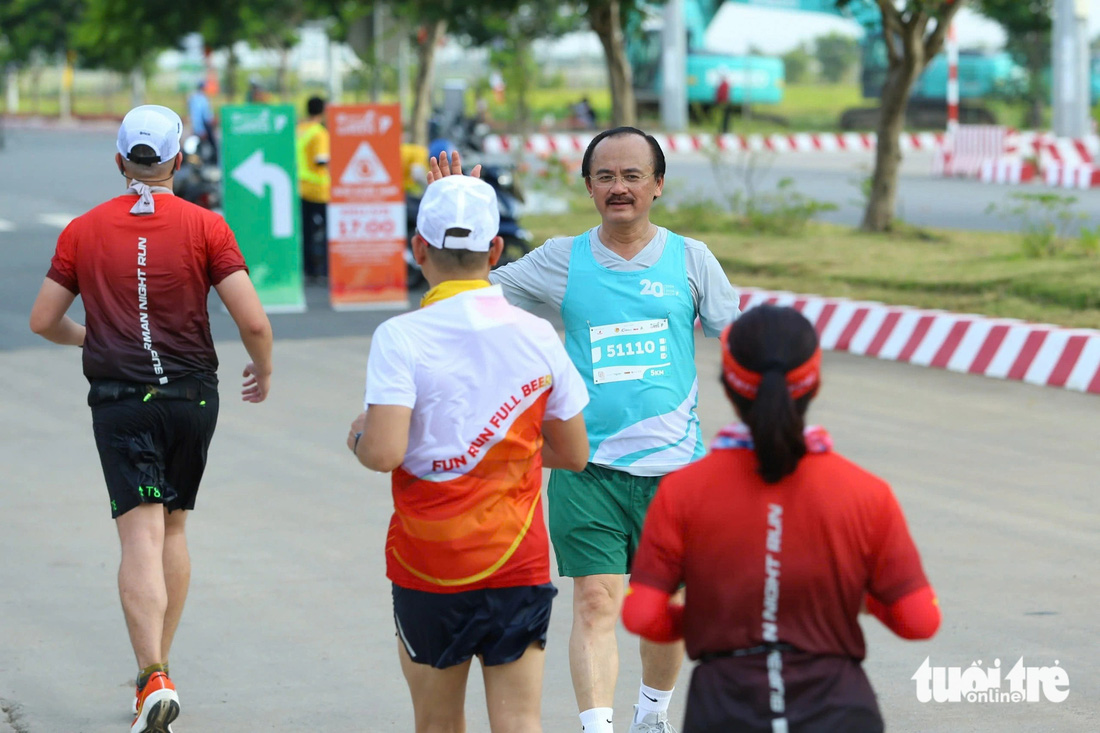 Runner Võ Quốc Thắng khuấy động đường chạy GreenUP Marathon 2024 - Ảnh 5.