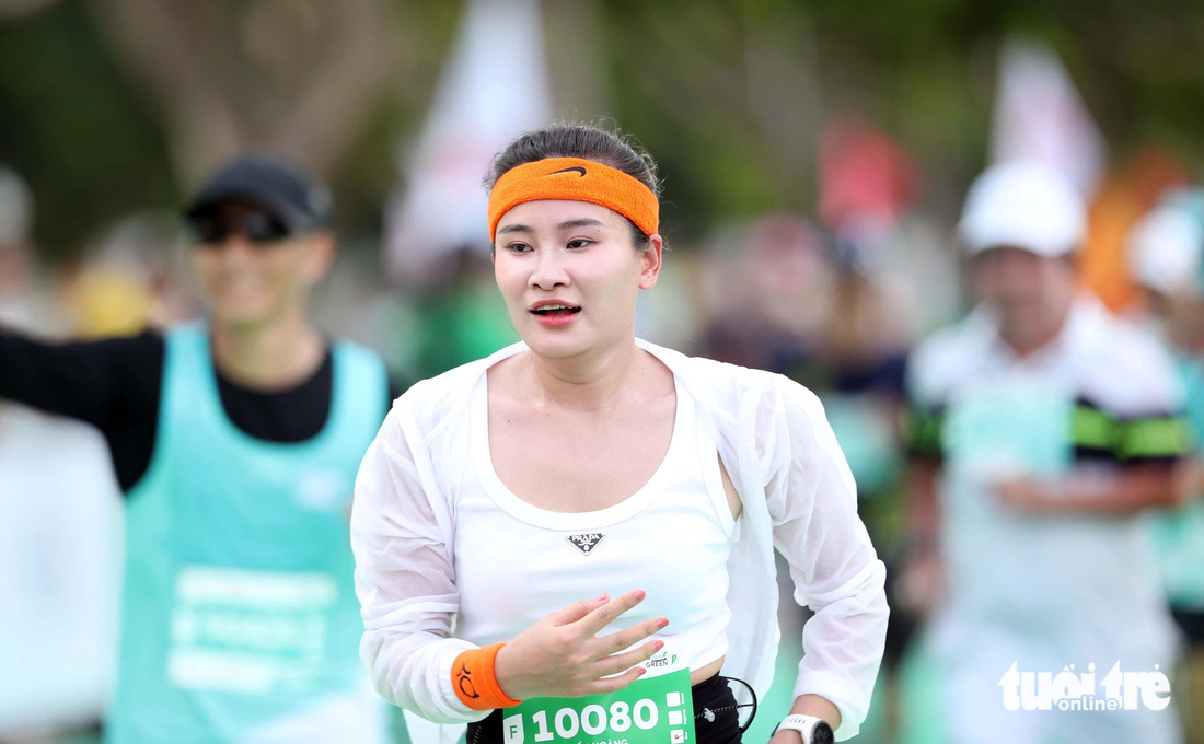 Những runner nữ xinh đẹp trên đường chạy GreenUP Marathon Long An 2024 - Ảnh 6.