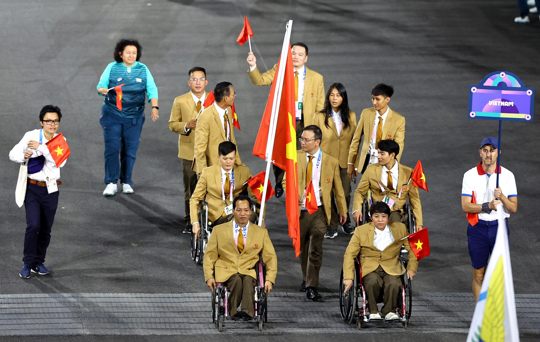 Paralympic 2024 khai mạc, mở màn cho 10 ngày thi đấu sôi nổi - Ảnh 1.