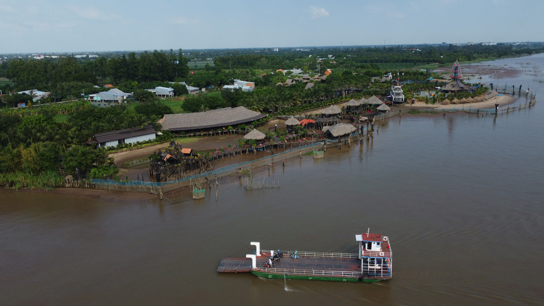 Về Cồn Én tắm hoàng hôn sông Tiền trong khu du lịch độc đáo dựng từ gỗ lũa - Ảnh 7.