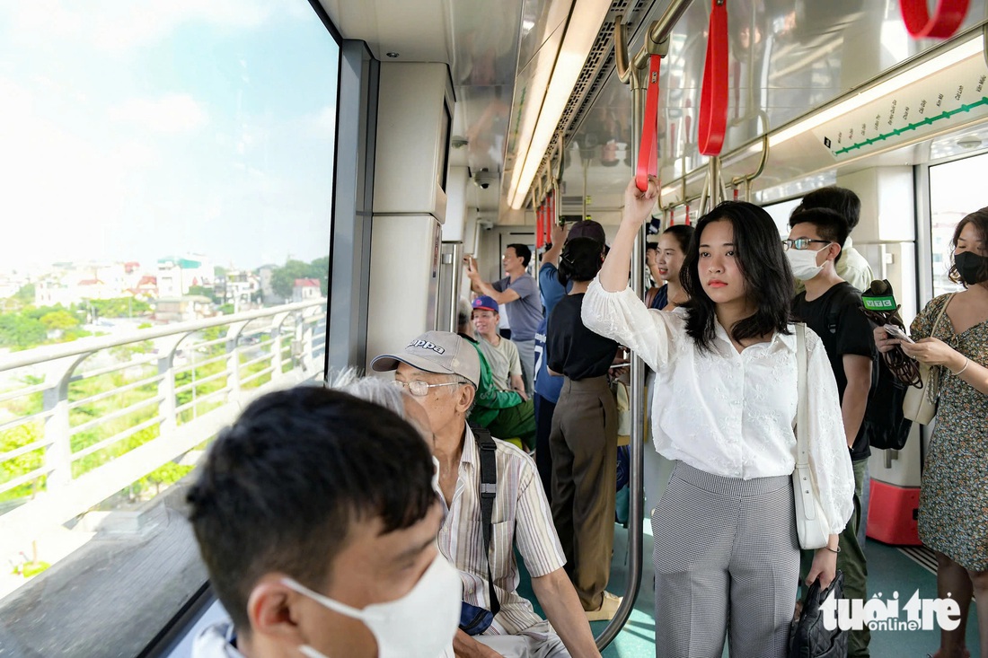 Những người Hà Nội đầu tiên được trải nghiệm tuyến metro Nhổn - ga Hà Nội 