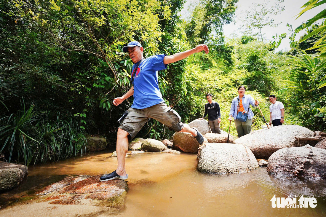 Nghỉ lễ 2-9, du khách thích đến Nha Trang đi tour biển đảo, núi rừng - Ảnh 3.