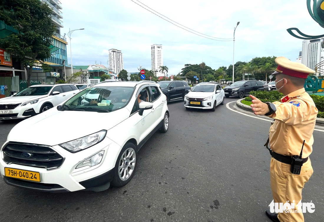 Nghỉ lễ 2-9: Du khách đến Nha Trang đông đúc, mê tour biển đảo, khám phá núi rừng - Ảnh 5.