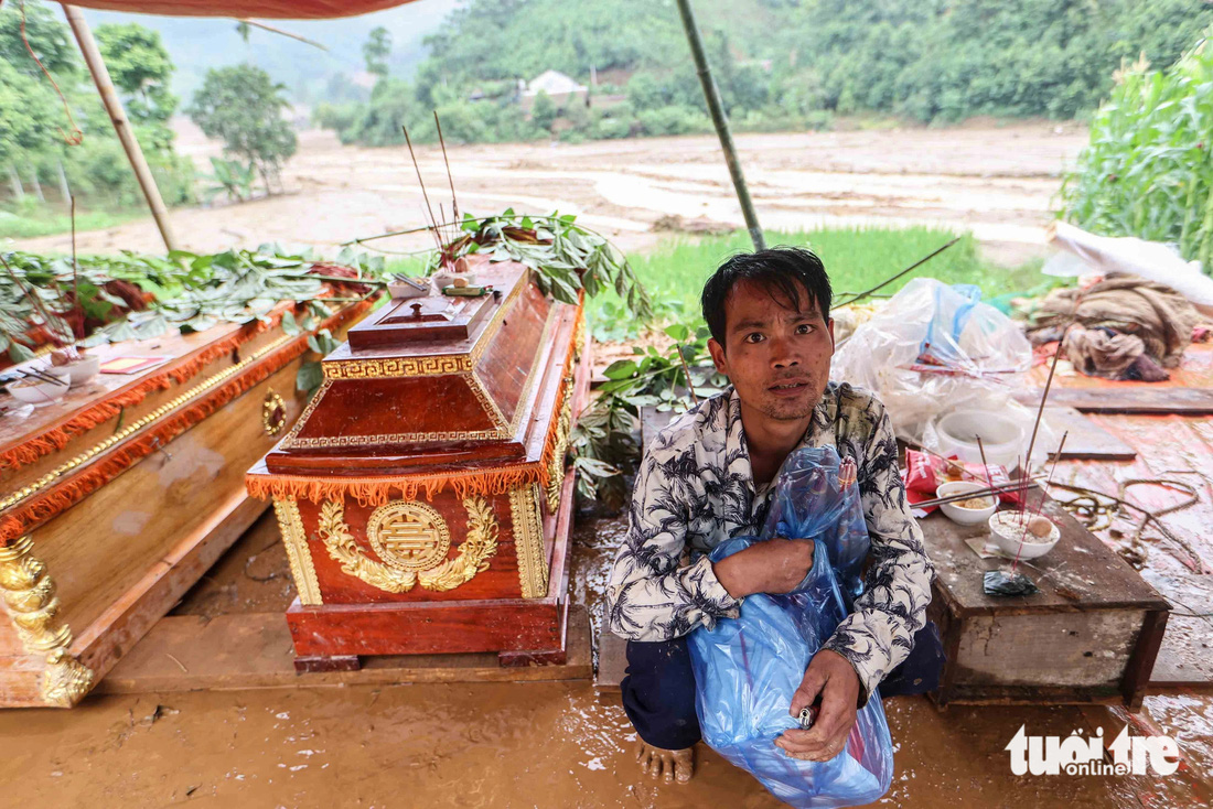 Làng Nủ - những hình ảnh gây ám ảnh - Ảnh 4.