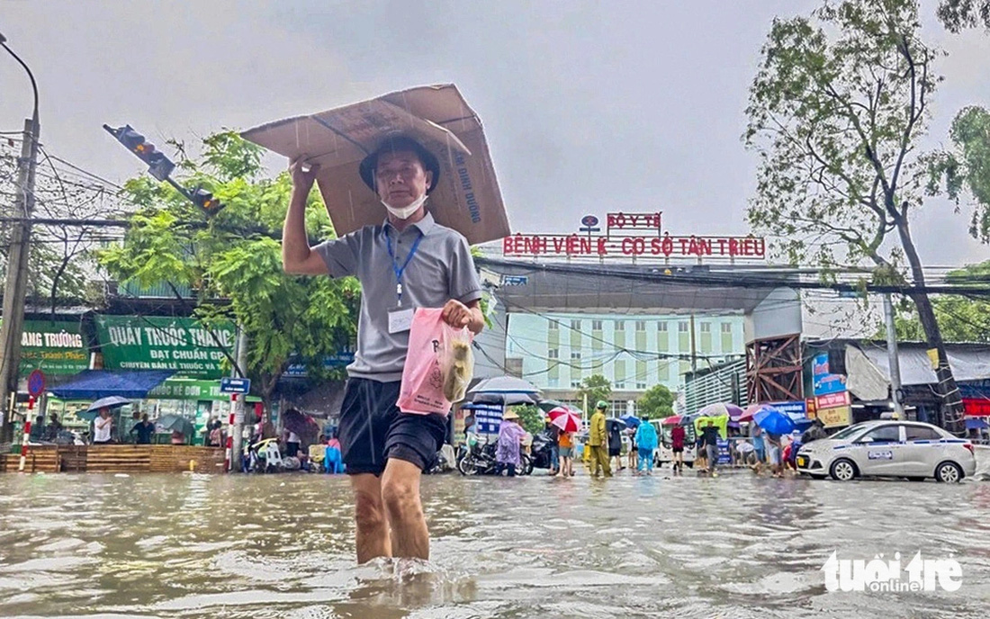 Mưa lũ, Bệnh viện K tăng thêm giường, miễn phí lưu trú cho bệnh nhân - Ảnh 2.