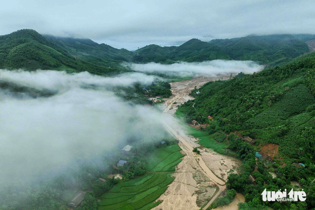 Bình minh Làng Nủ