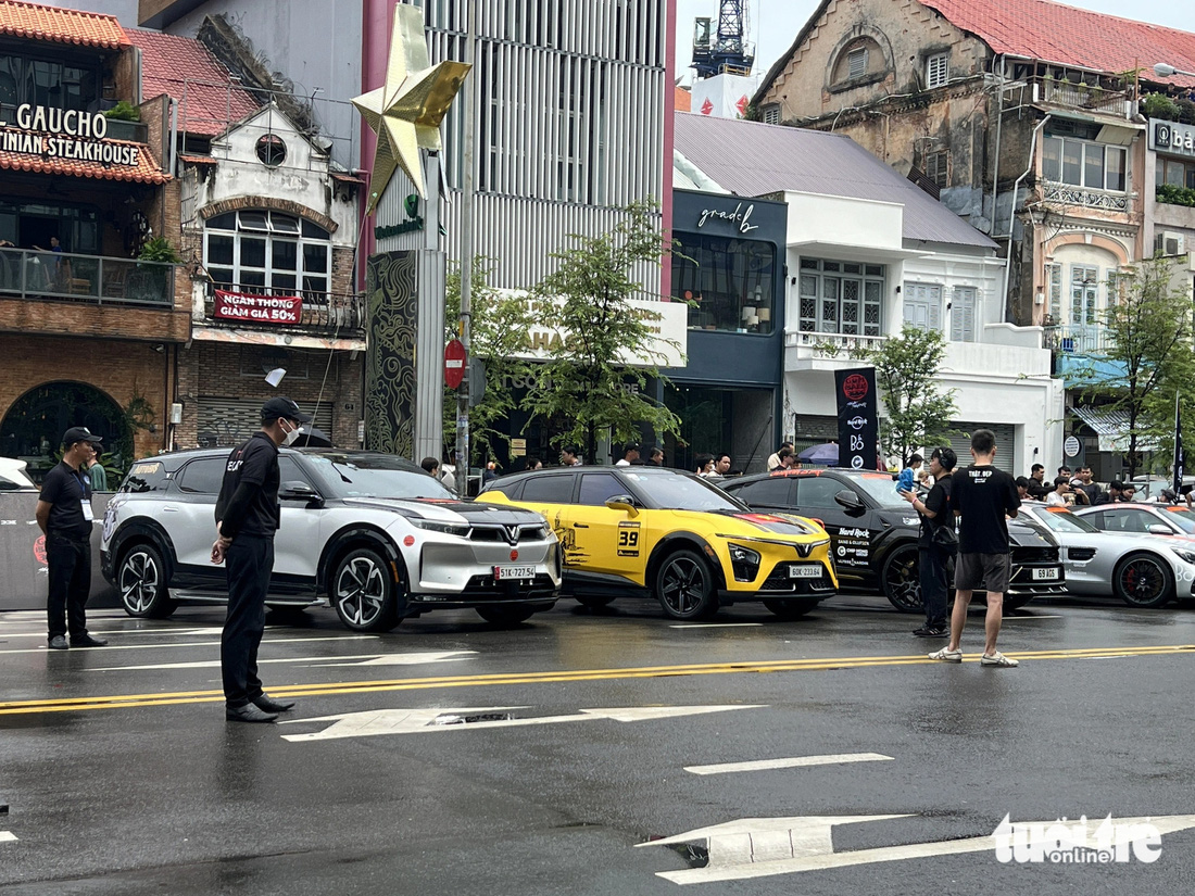 Dàn xe tham gia Gumball 3000 diễn ra tại Việt Nam đang thu hút sự chú ý giới chơi xe toàn cầu - Ảnh 13.