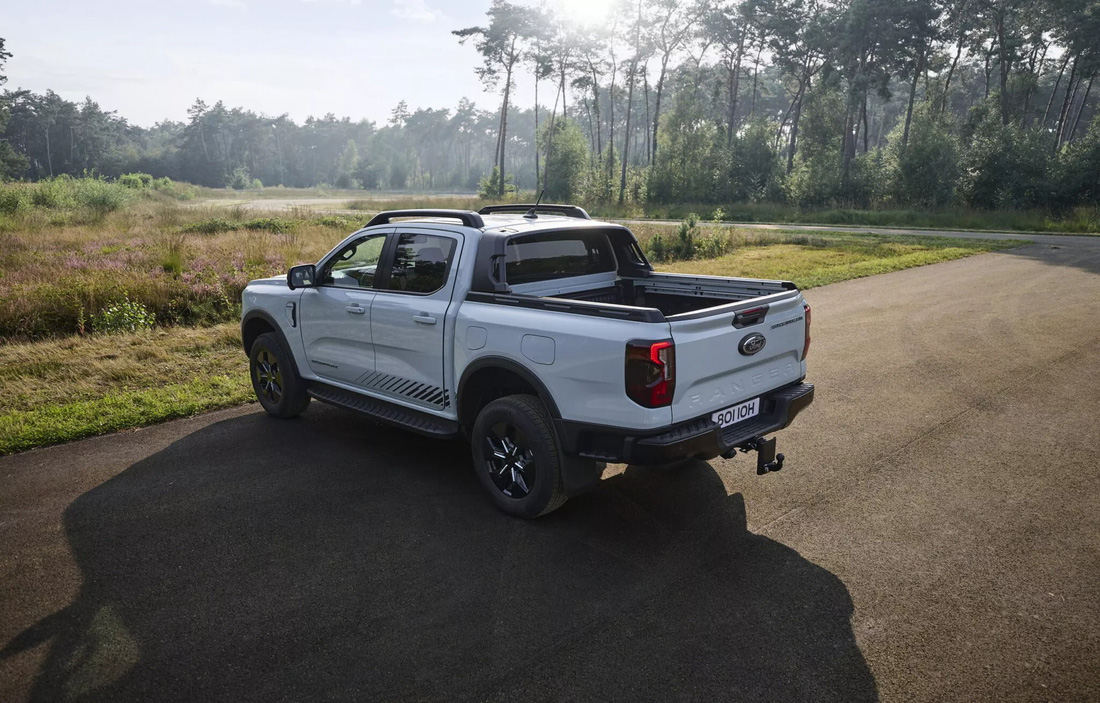 Ford Ranger PHEV 2025: Chạy 45 km không cần xăng, vận hành không khác xe xăng nhưng tiết kiệm hơn - Ảnh 6.