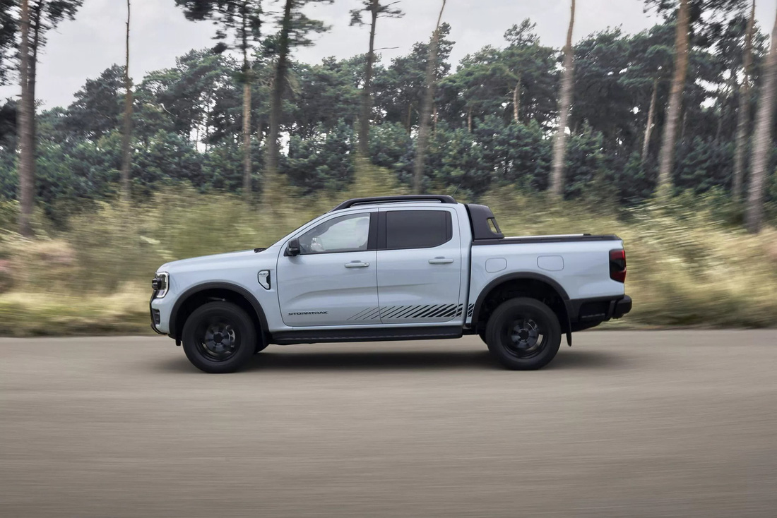 Ford Ranger PHEV 2025: Chạy 45 km không cần xăng, vận hành không khác xe xăng nhưng tiết kiệm hơn - Ảnh 7.