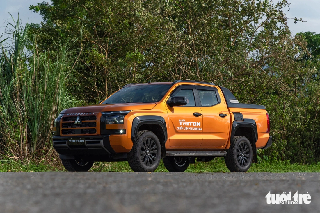 Tôi cùng tay đua vô địch Dakar Rally lái Mitsubishi Triton 2024: Treo mềm hợp số đông, động cơ bốc hơn thế hệ cũ- Ảnh 23. Chạy Mitsubishi Triton 2024 cùng tay đua vô địch Dakar Rally: Động cơ bốc hơn, off-road cực êm - Ảnh 21.