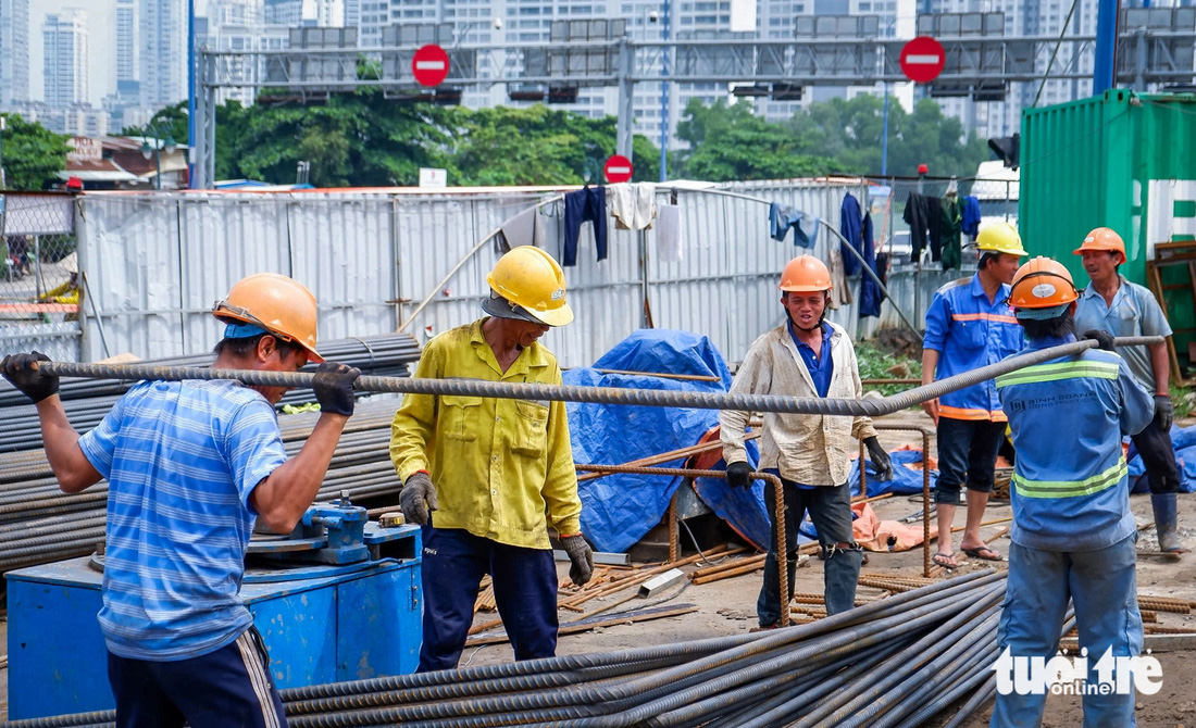 Trên công trường nút giao ngàn tỉ An Phú: Làm cả ngày lẫn đêm, không nghỉ lễ - Ảnh 3.