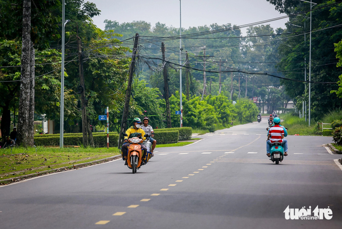 Đường nối Đại học Nông Lâm và làng đại học TP.HCM ‘nát như tương’ - Ảnh 4.