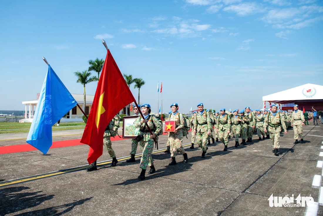 Vợ chồng son cùng đi gìn giữ hòa bình ở châu Phi - Ảnh 1.