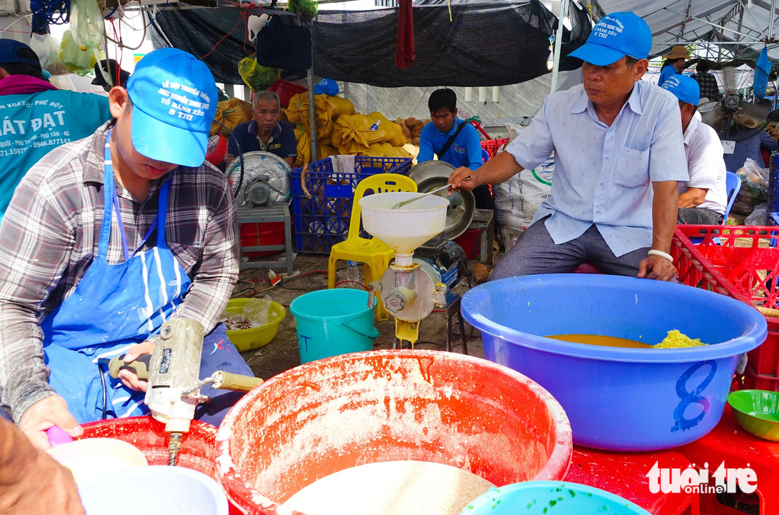 Giỗ ông Nguyễn Trung Trực, khách viếng ông đã bụng với cỗ chay - Ảnh 3.