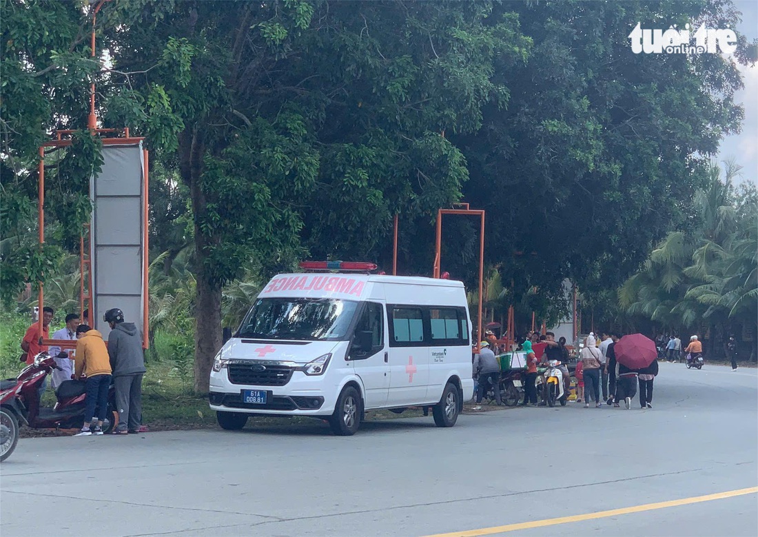 Bà Phương Hằng miễn phí vào Đại Nam, cảnh sát điều tiết giao thông - Ảnh 5. Bà Phương Hằng miễn phí vé vào Đại Nam, cảnh sát điều tiết giao thông - Ảnh 5.